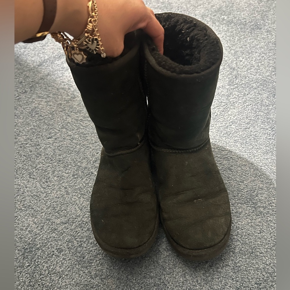 Black Ugg boots